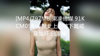 【新片速遞】 【眼镜小妹和闺蜜浴室双人秀】极品美臀假屌互插，跪在地上特写，越玩越来劲，两个妹子太骚了[1.35G/MP4/01:16:11]